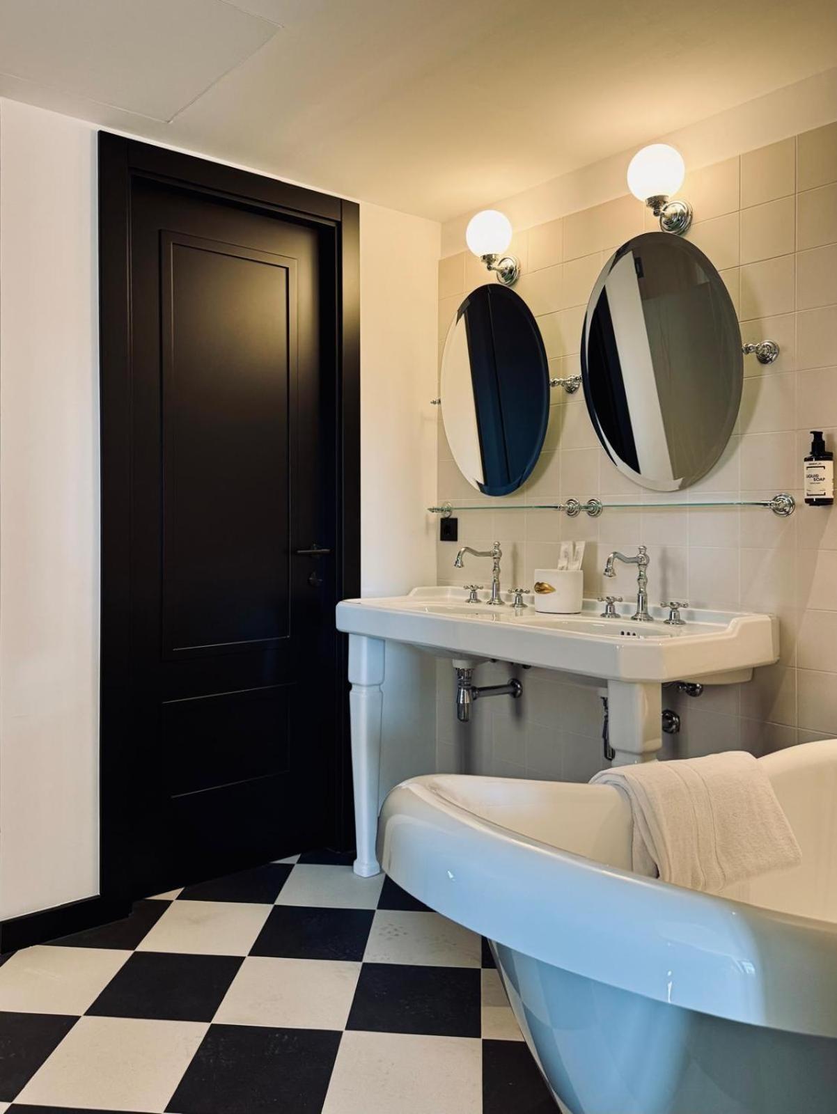 Hotel Divino & Apartments Figueres  Ngoại thất bức ảnh