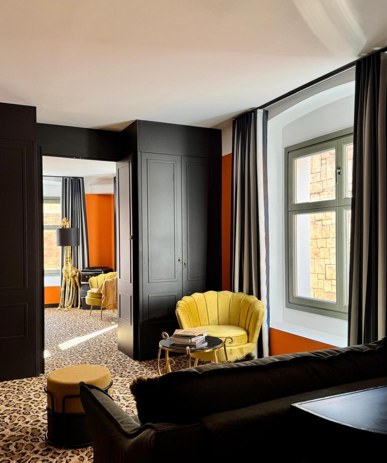 Hotel Divino & Apartments Figueres  Ngoại thất bức ảnh