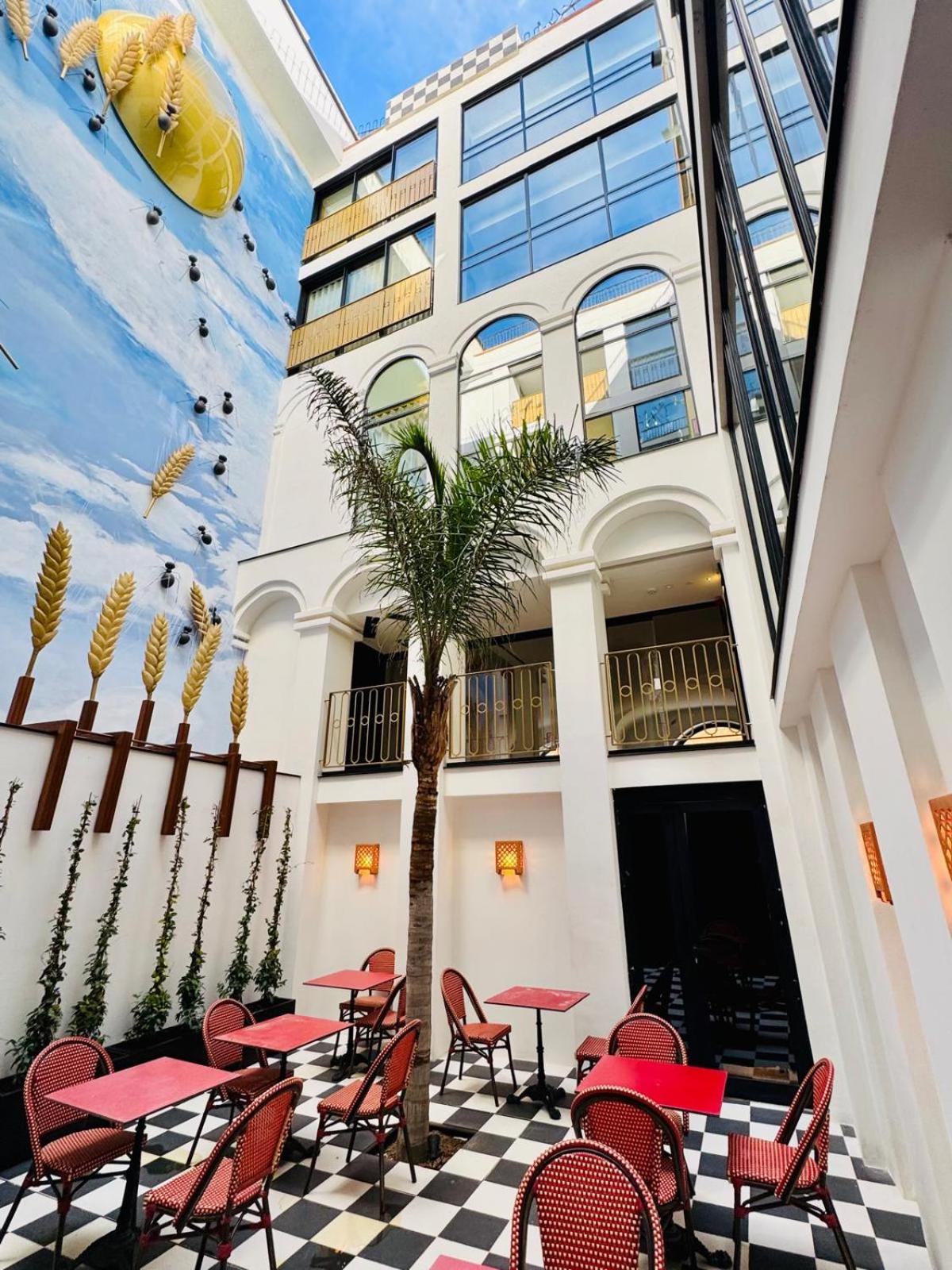 Hotel Divino & Apartments Figueres  Ngoại thất bức ảnh
