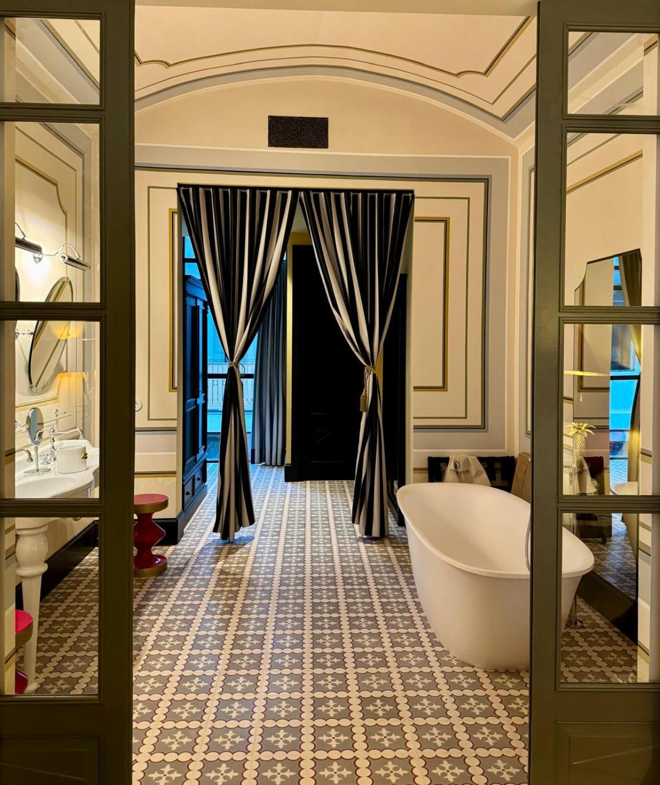 Hotel Divino & Apartments Figueres  Ngoại thất bức ảnh