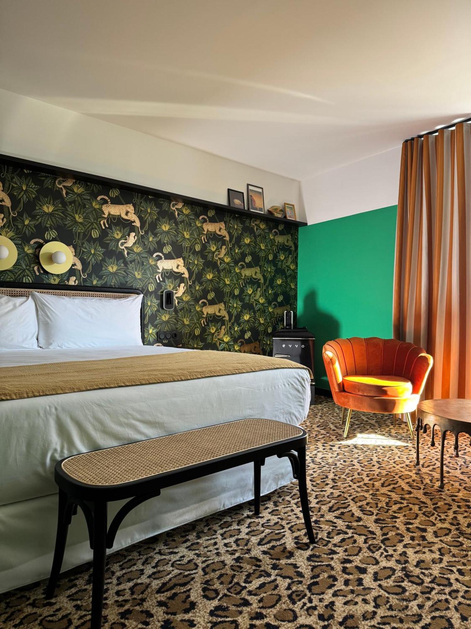 Hotel Divino & Apartments Figueres  Ngoại thất bức ảnh